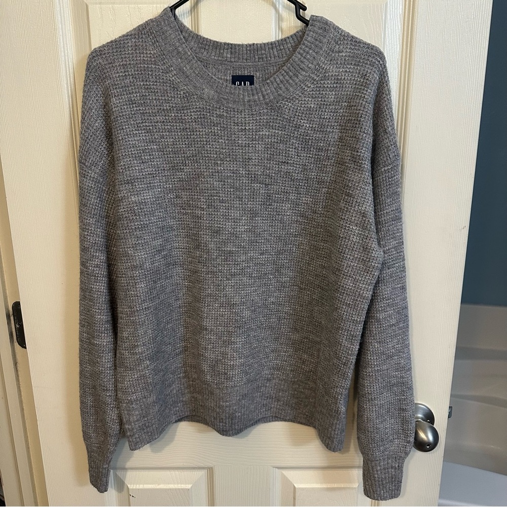 Women’s GAP Heather Gray Knit Pullover, size Medium